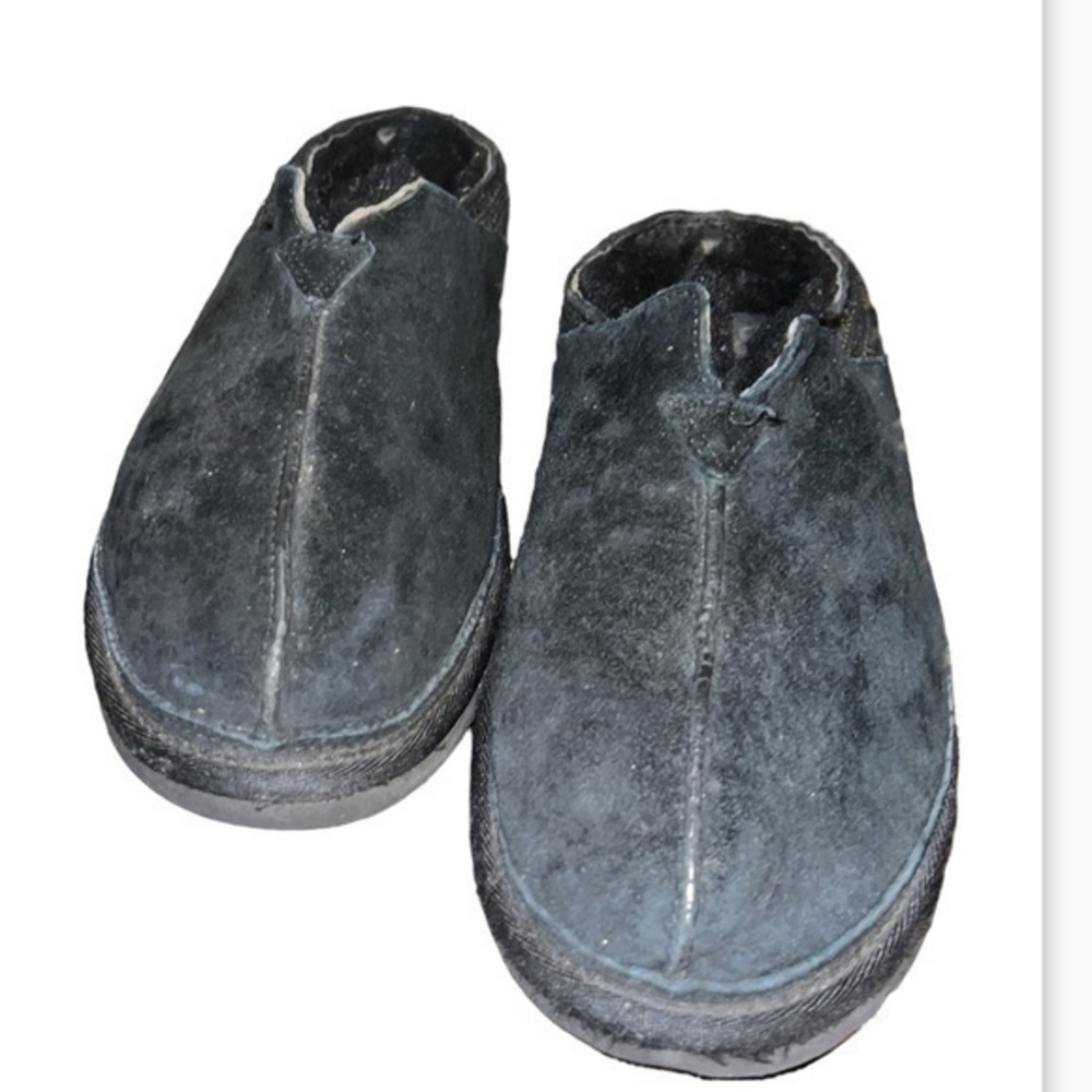 Ugg slippers size 10 - Picture 2 of 6